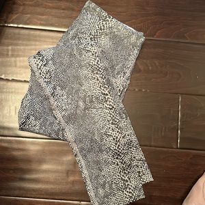 S Noli Yoga pants in snake print